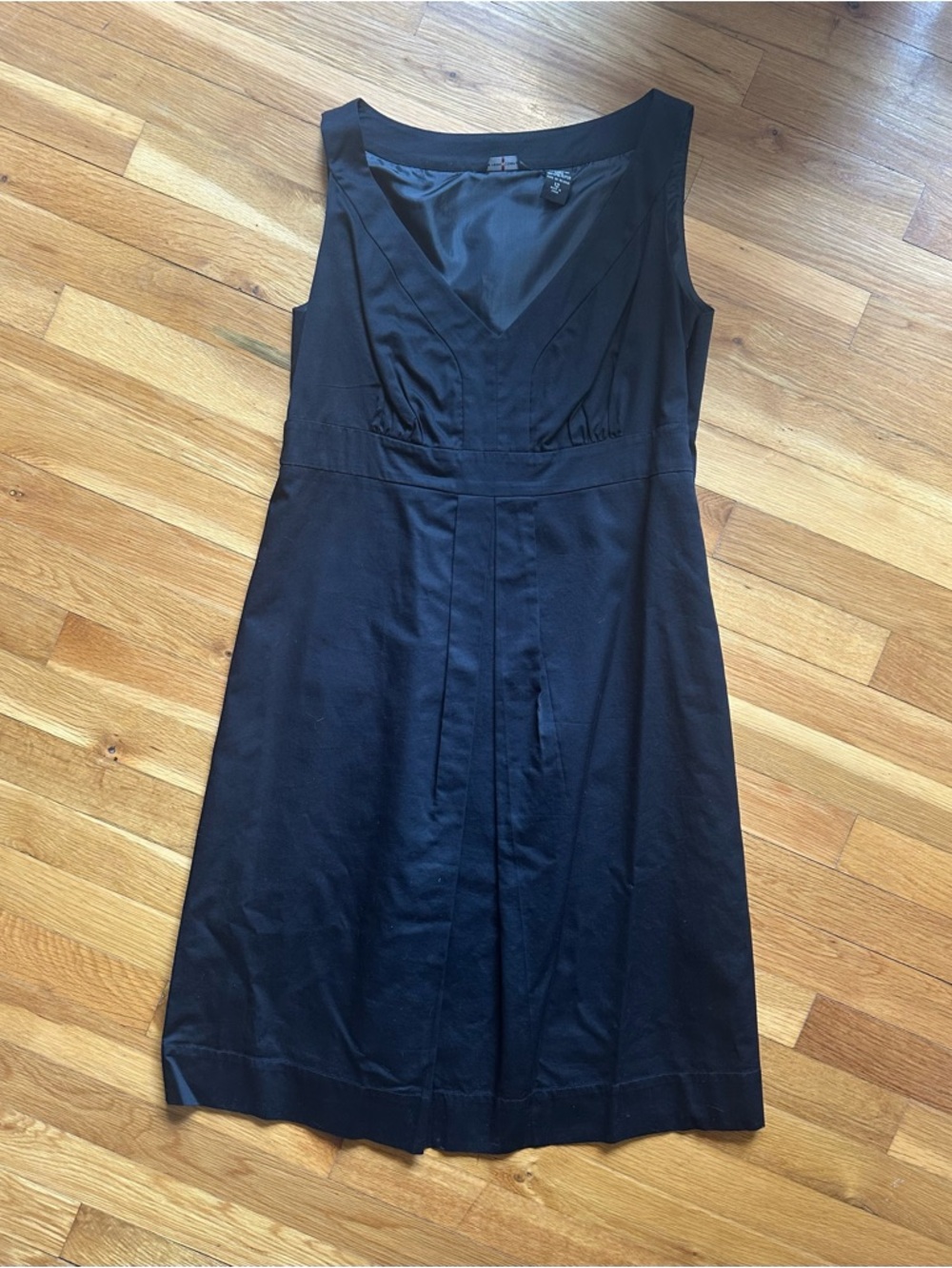 New York & Company Black Sleeveless V-Neck‎ Midi Dress
